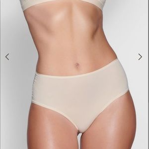 NWOT Skims FITS EVERYBODY FULL BRIEF in Sand